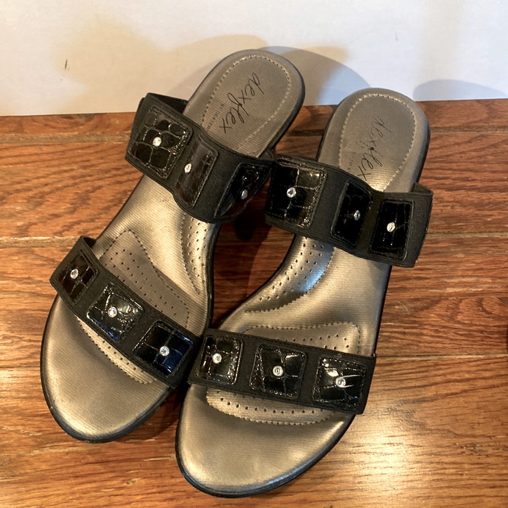 Dexflex by Dexter Embellished Wedge Heeled Sandal Size 9.5